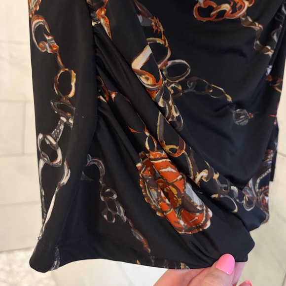 Carmen Marc Valvo medallion chain print faux-wrap front 3/4 sleeve blouse top - Picture 6 of 7